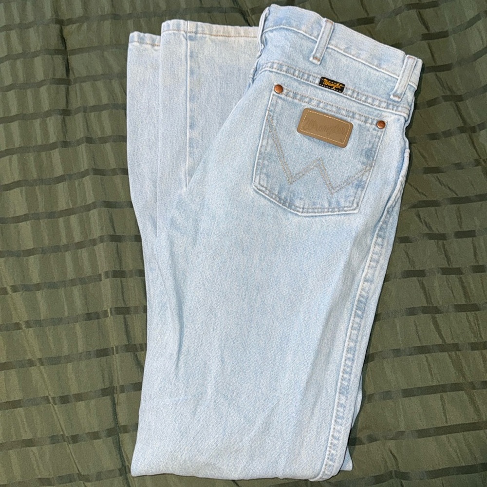 Men’s Wrangler Relaxed Fit Light Wash Jeans